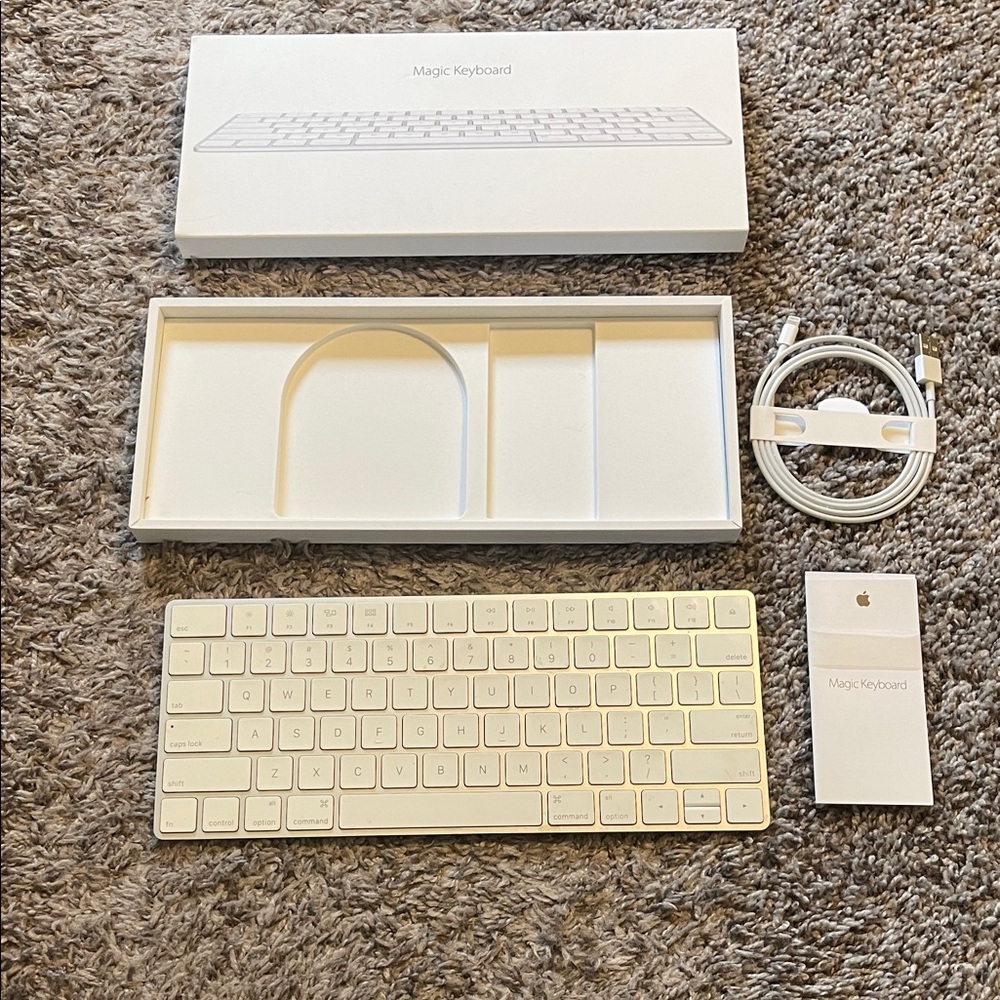 Apple Wireless Keyboard - Silver and White